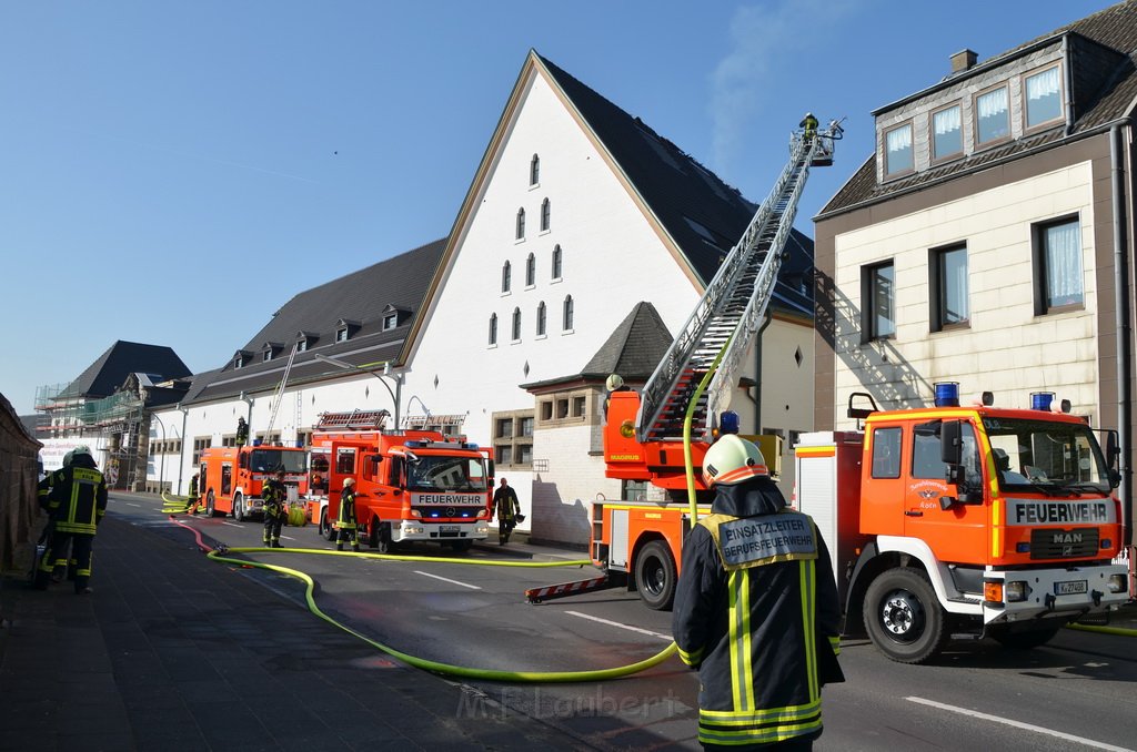 Feuer 3 Dachstuhlbrand Koeln Rath Heumar Gut Maarhausen Eilerstr P301.JPG